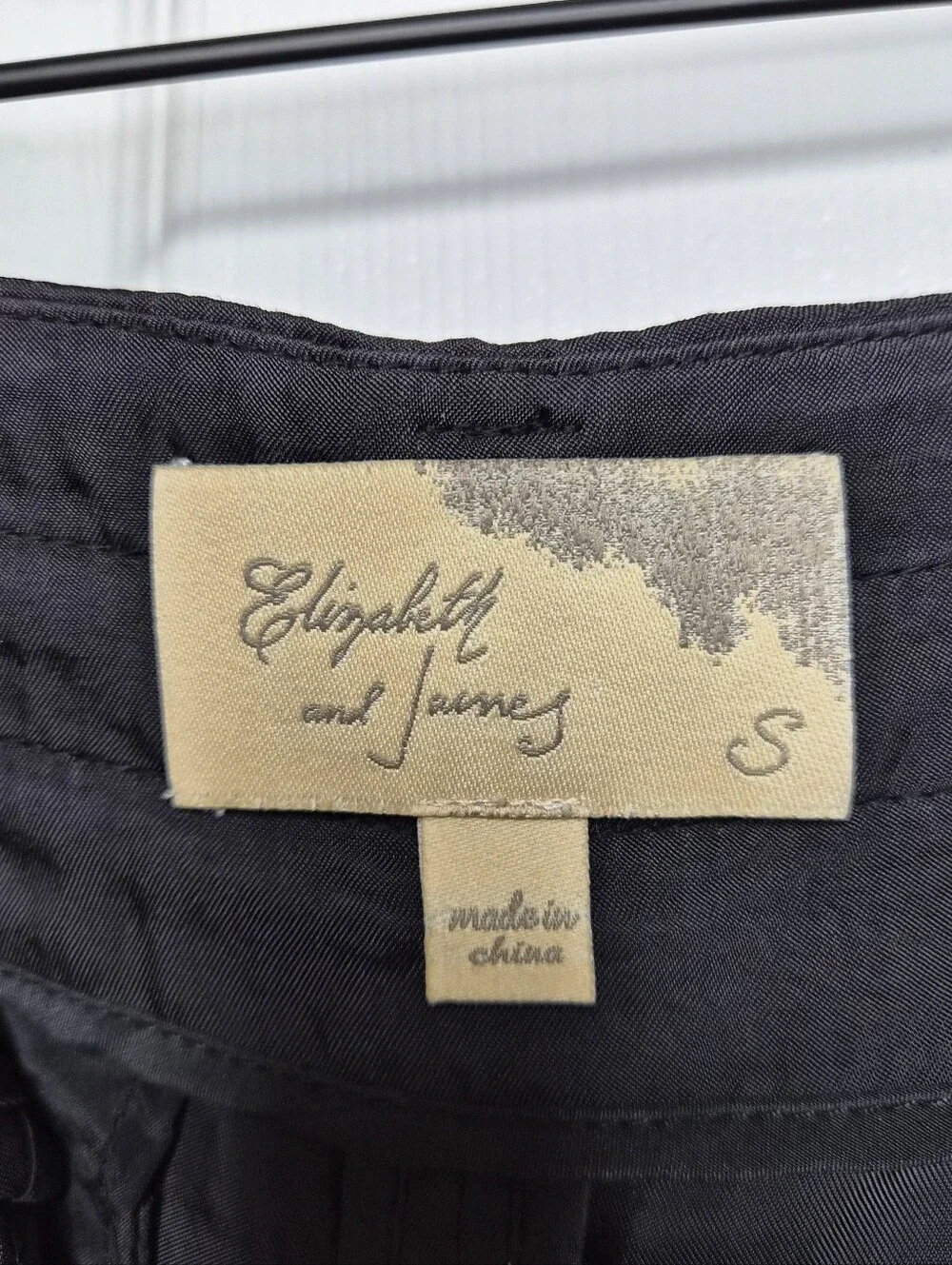 Elizabeth and James Black Pleated Cuffed Satin Shorts Women's Size S - Picture 11 of 14